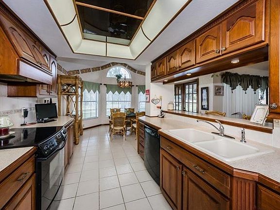 5th image of 2959 Windridge Dr