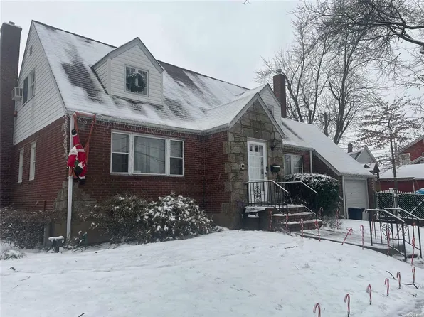 30 Hanover Street, Floral Park, NY 11001