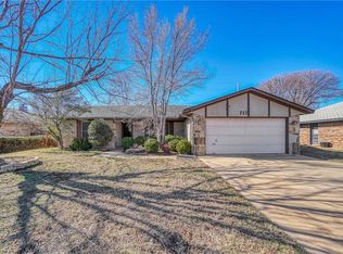 717 Windsor Dr, Altus, OK 73521