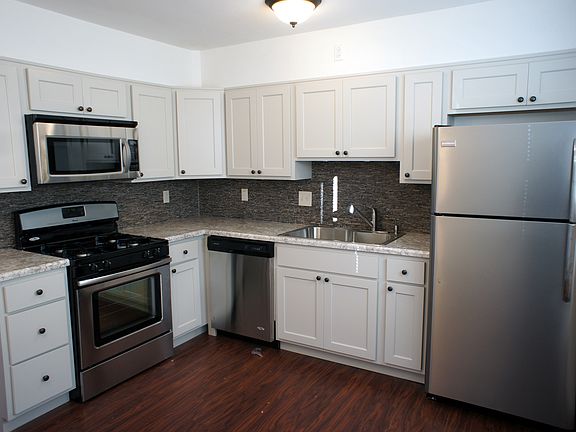 4th image of 9532 Guthrie Ave