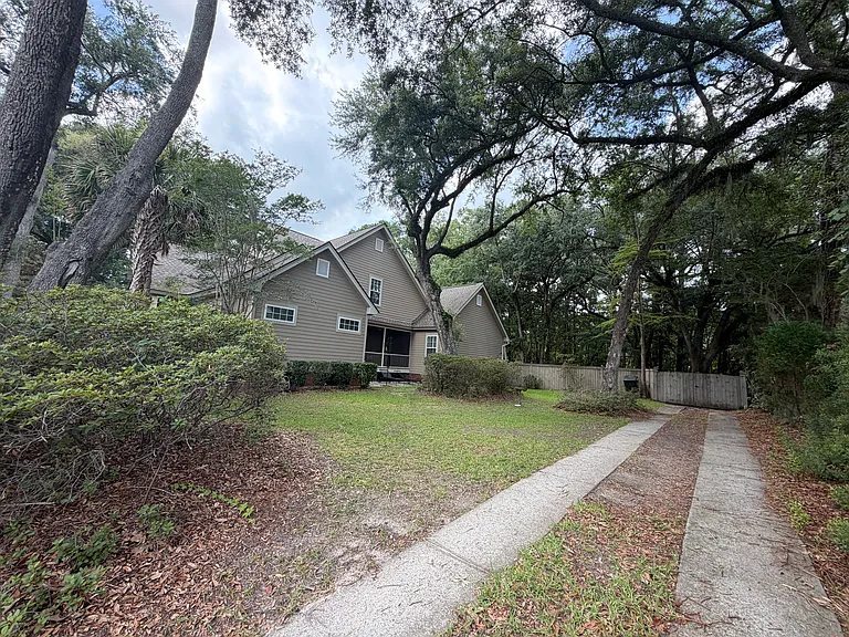 236 Ainsdale Dr — Photo 2