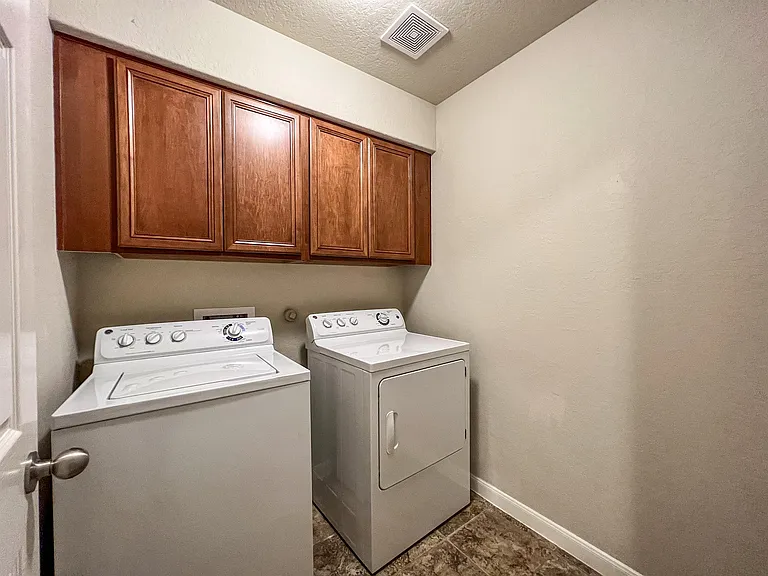 923 Avery Pkwy #2 — Photo 21