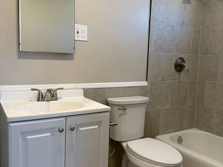 527 W Wilson Ave — Photo 11