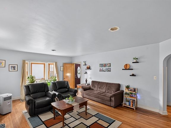5th image of 633 Palmer Ave