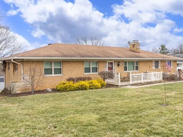 8382 Cheviot Rd, Cincinnati, OH 45247