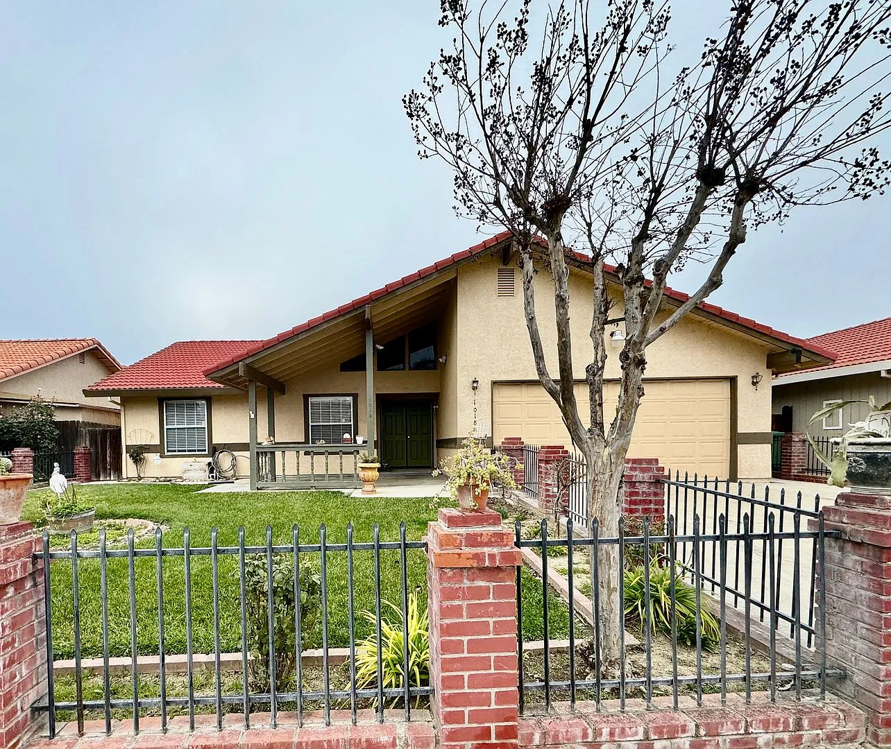 1018 Santa Barbara St photo 1