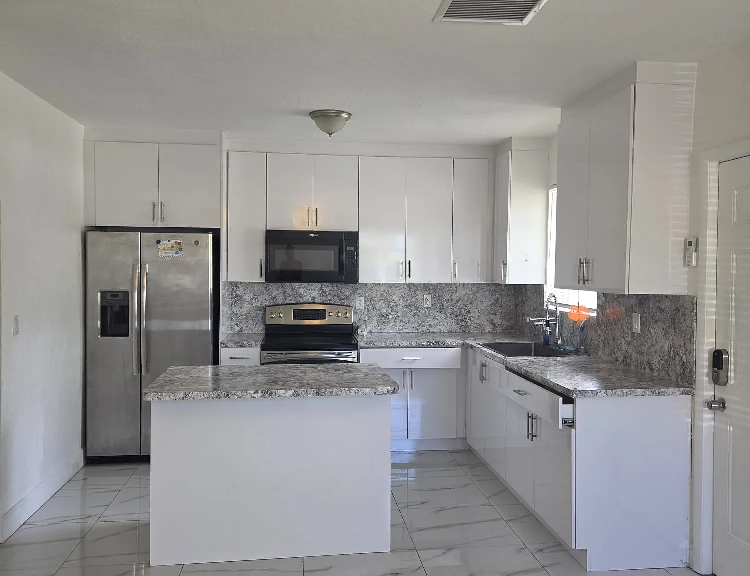 2 bed, $2,800 — Photo 1