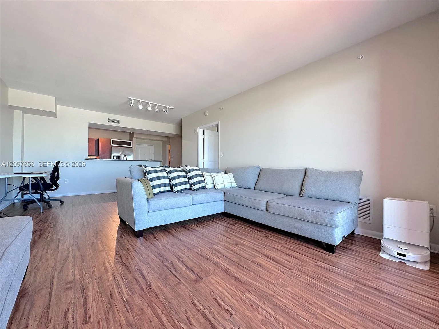 Toscano Condo — Photo 4
