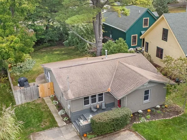 43 Ellis St, Douglas, MI 49406