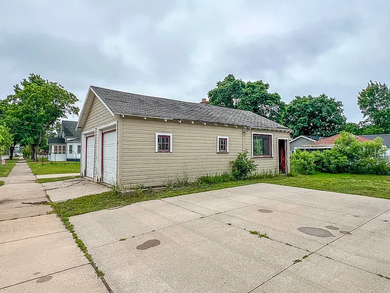 426 Summit St — Photo 2