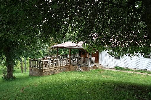 3rd image of 225 Hillcrest Ln