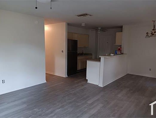 3rd image of 3220 E Caracas St