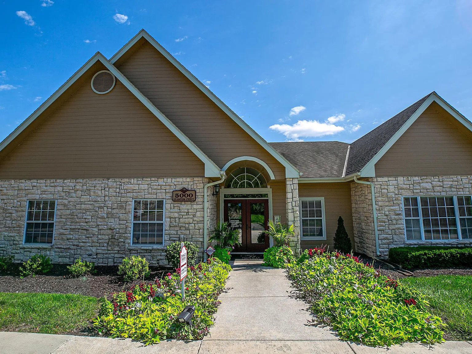 Pinnacle Woods — Photo 1