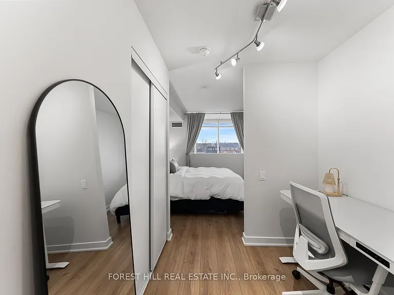 775 King St W #425 — Photo 12