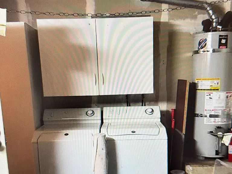 Garage (Washer/Dryer)