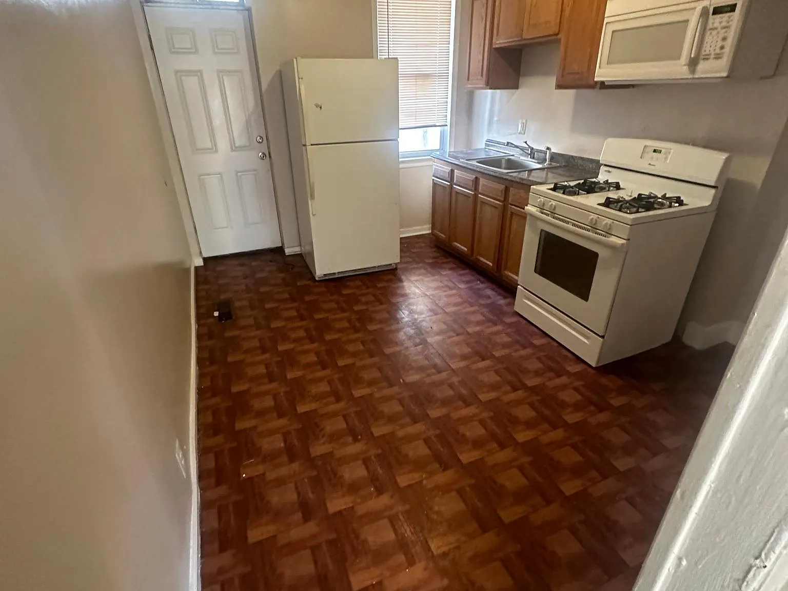 2 bed, 1000 sqft, $1,250 — Photo 2