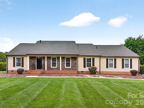 3rd image of 3231 Windrow Ln