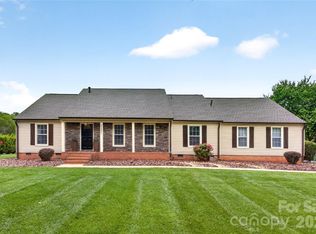3231 Windrow Ln, Matthews, NC 28105