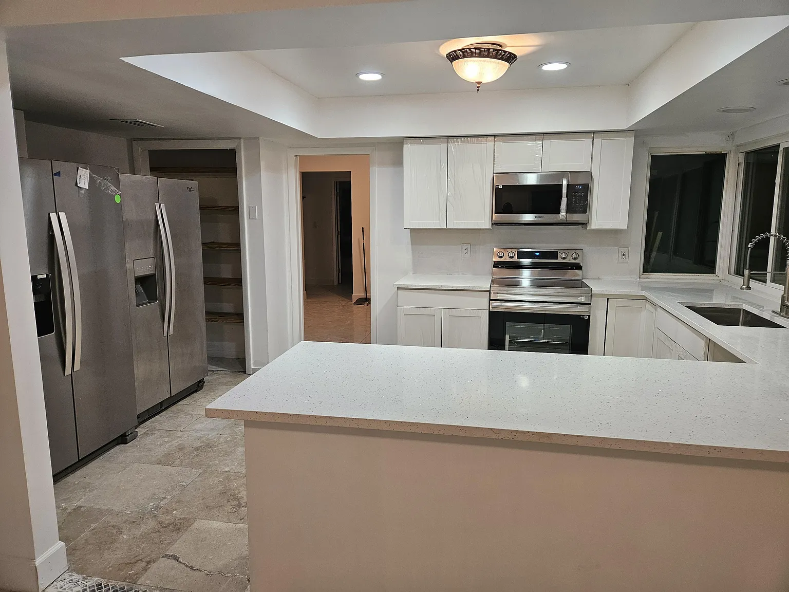 4 bed, 2.0 bath, 2532 sqft, $1,299 — Photo 2