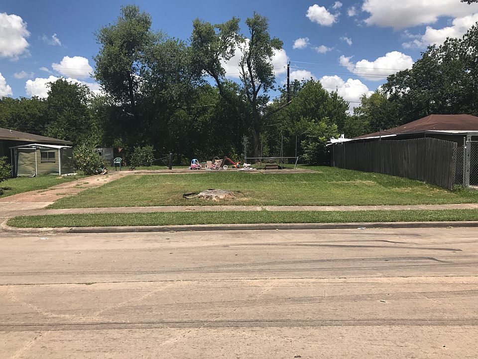 2nd image of 6047 Doulton Dr