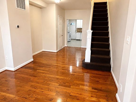4th image of 422 S Smallwood St