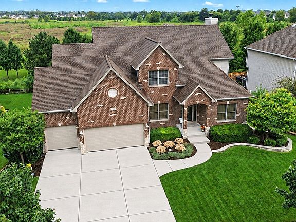 4th image of 176 Amherst Cir