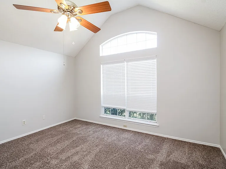 2326 Weatherby Dr — Photo 10
