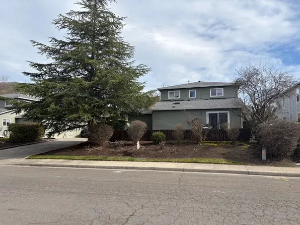 3968 Arrowhead Dr, Medford, OR 97504