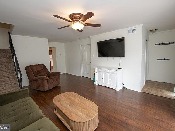 3rd image of 11885 Academy Rd #I2