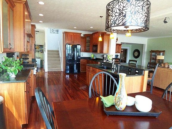 Kitchen w/rear stairwell