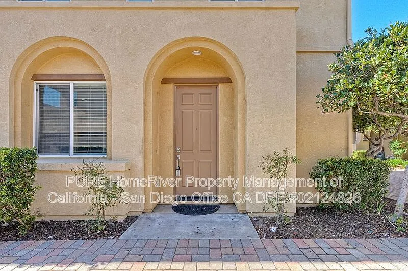 3 bed, 2.5 bath, 1455 sqft, $4,295 — Photo 2