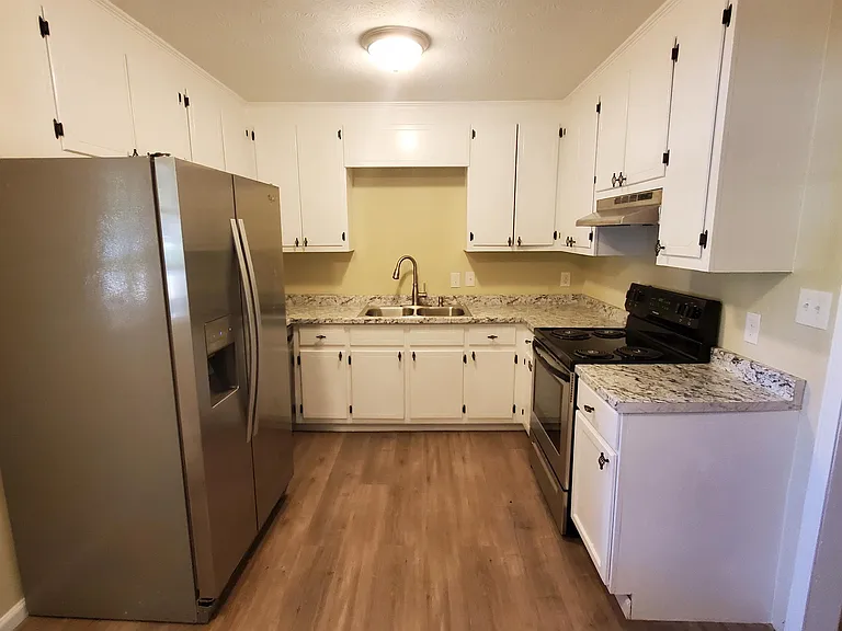 280 E 5th Ave — Photo 13