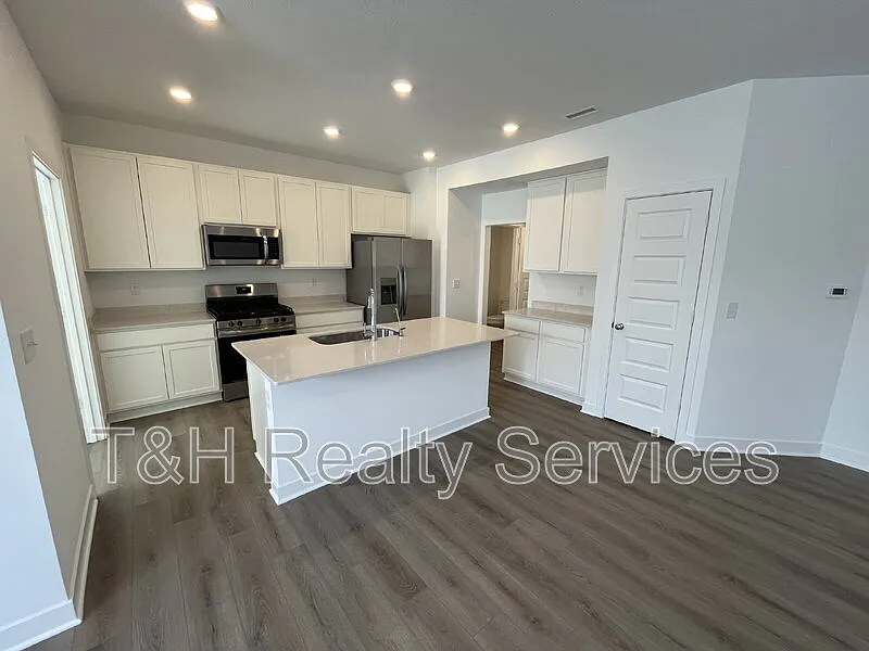 3 bed, 2.5 bath, 1793 sqft, $2,300 — Photo 4