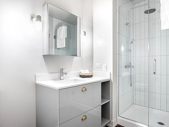 4th image of 678 N La Salle Dr #312