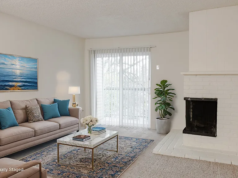 Greenburg Oaks Apartments — Photo 2