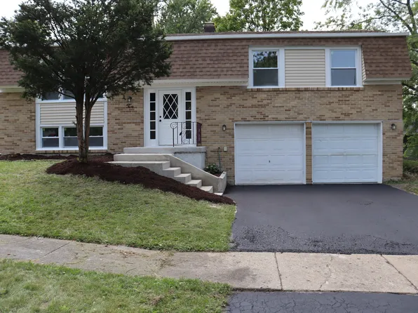 2 Revere Ct, Bolingbrook, IL 60440