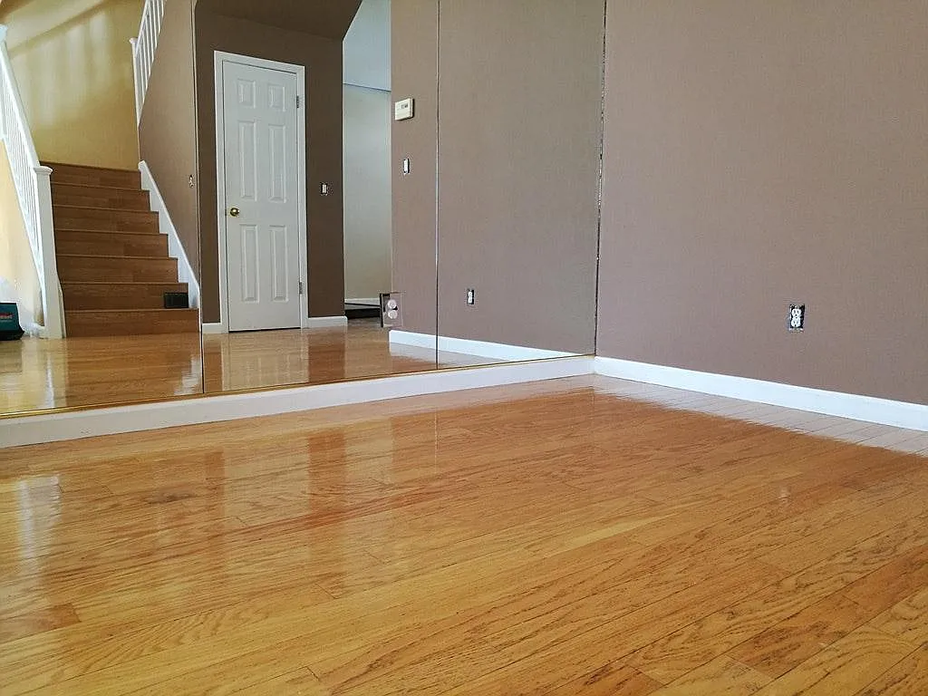 3 bed, 2.5 bath, 1637 sqft, $3,900 — Photo 4