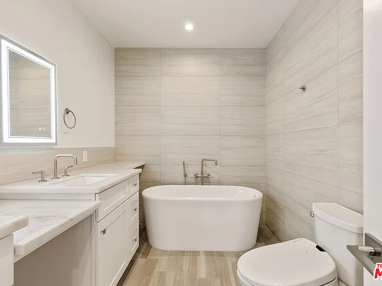 9249 Burton Way #404 — Photo 13