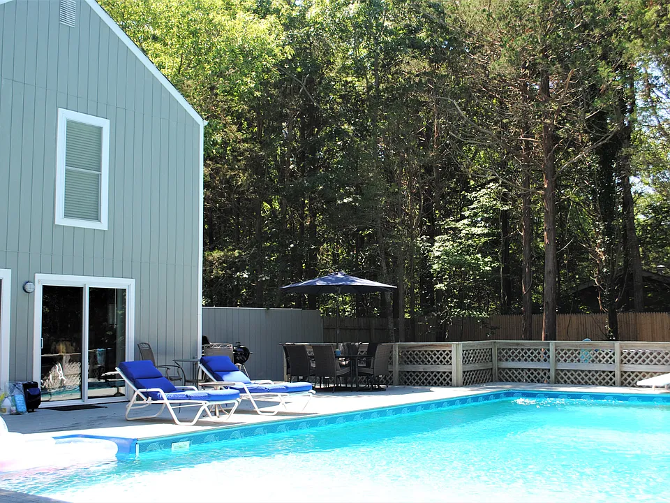 6 Orchard Ln
