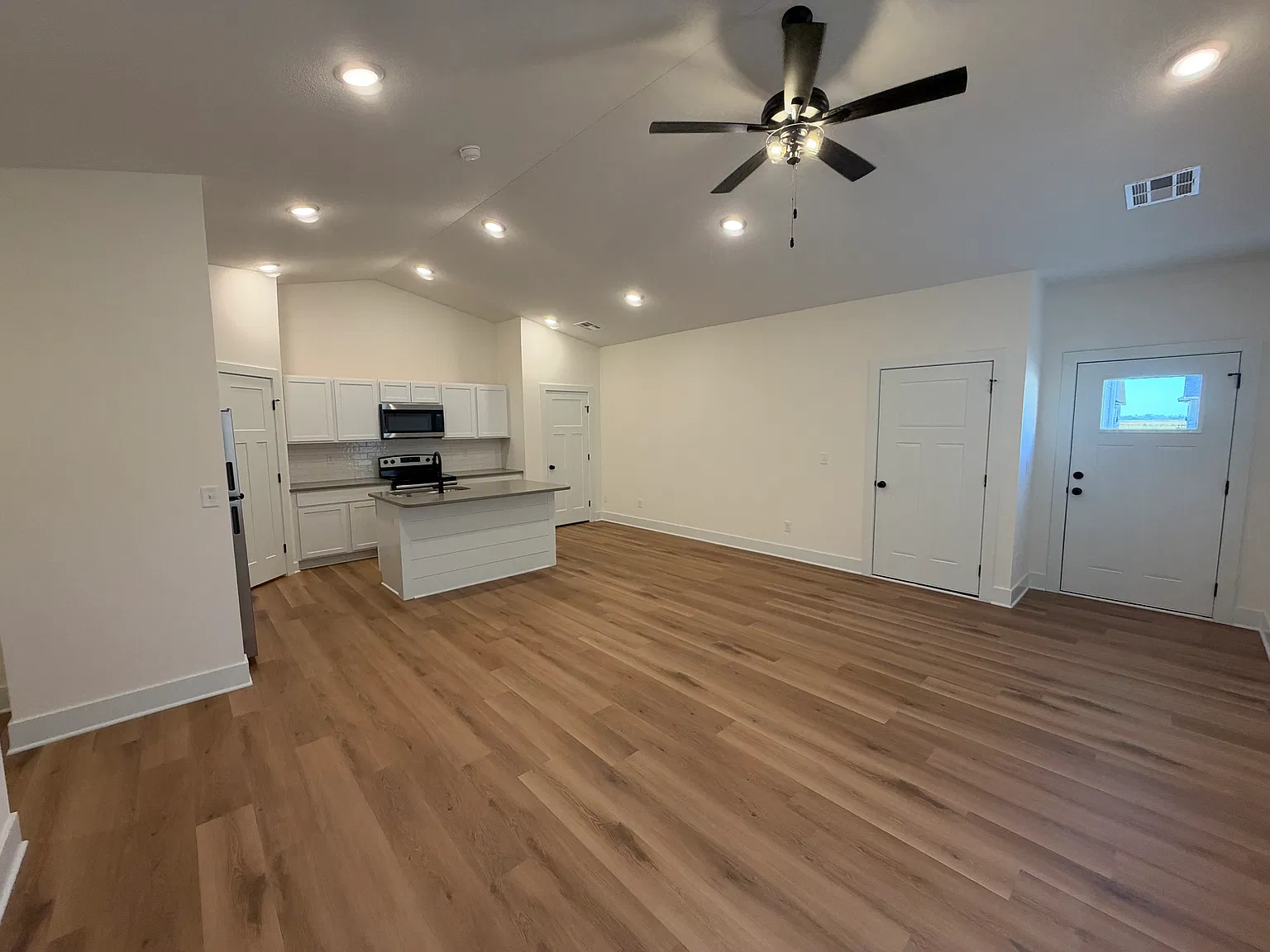 3 bed, 1250 sqft, $1,525 — Photo 3