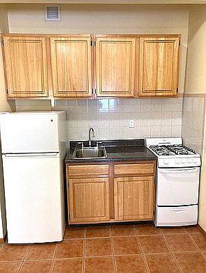 3rd image of 158 E 107th St #2N