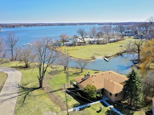 26075 W Riverview Dr, Antioch, IL 60002