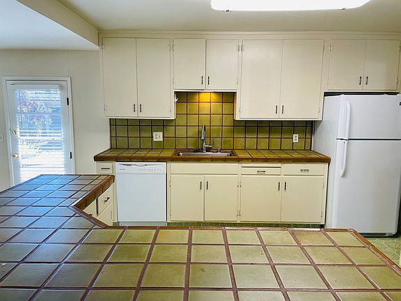 5th image of 1726 Heron Ave