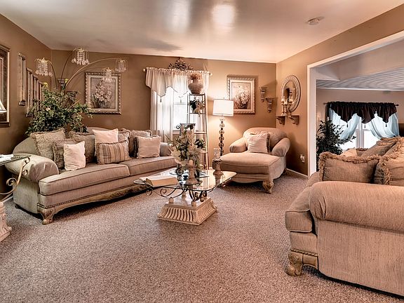 3rd image of 192 Coventry Ln