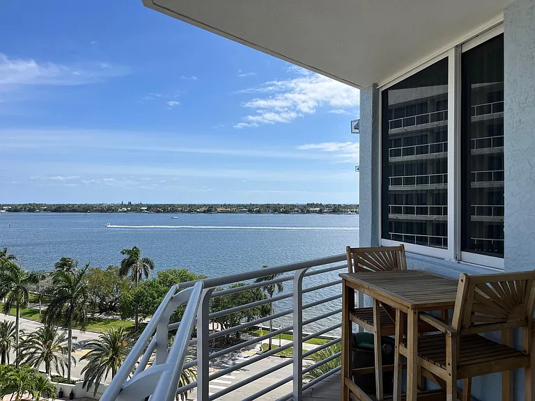 1551 N Flagler Dr #802 — Photo 2