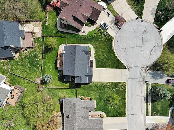 4th image of 1040 Oxford Ct