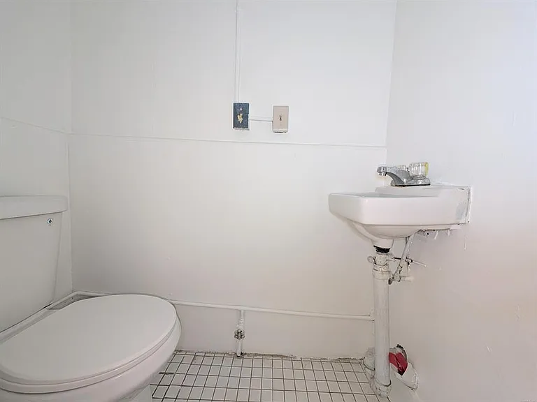 107 Catherine St — Photo 18