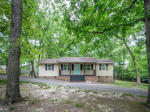 100 Creekside Dr, Locust Grove, VA 22508