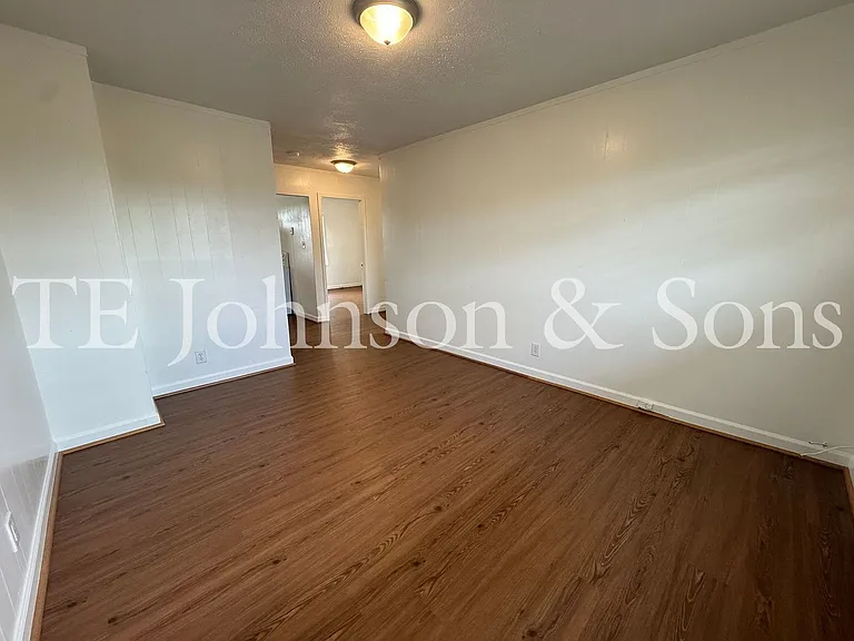 1137 N Cameron Ave #C — Photo 8