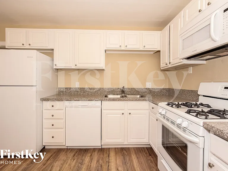 2919 W Seldon Ln — Photo 5
